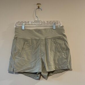 Athleta Trekkie North Short Size 4 Ecru Beige Tan Hiking